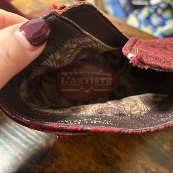 Elegant Red Ankle Boots - Picture 8 of 9